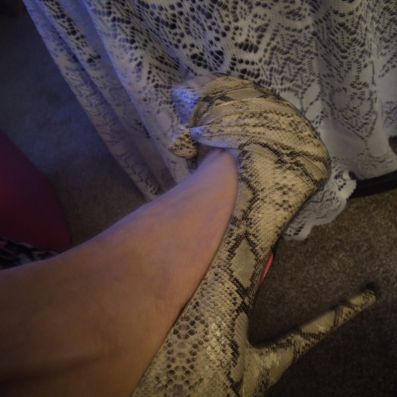 Shoes - Picture 5 of 8